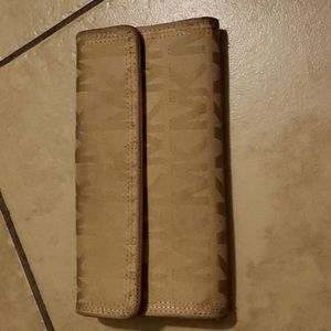 Michael kors wallet beautiful soft